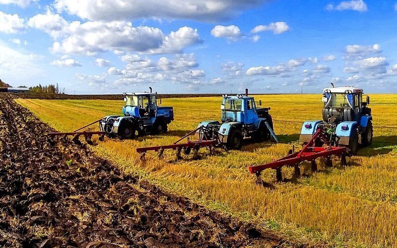 Кыргызстан закупит 600 тракторов и 100 комбайнов