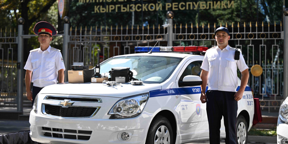Подразделениям МВД вручены 100 новых служебных автомашин