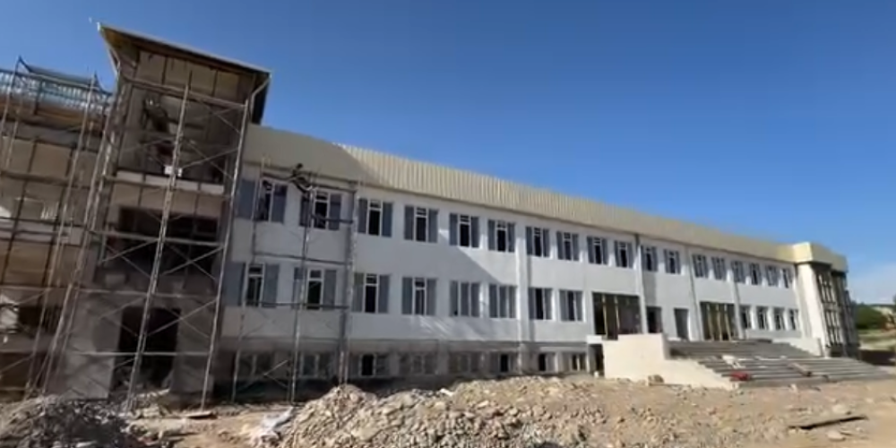 Ошто жаңы 625 орундуу мектептин курулушу аяктоо алдында турат