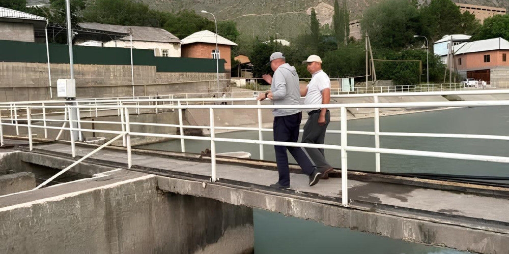 Замминистра водных ресурсов и сельского хозяйства ознакомился с ситуацией с поливной водой в Кадамжайском районе