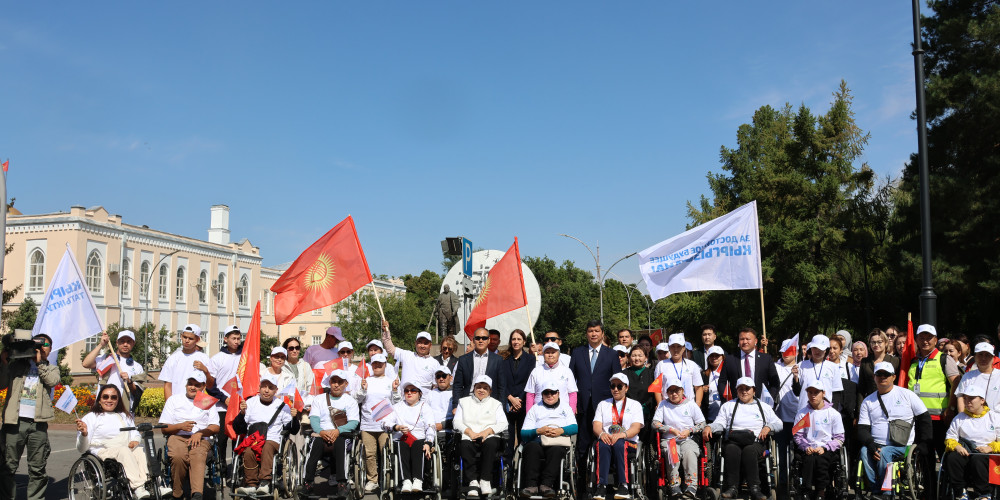 Бишкекте мүмкүнчүлүгү чектелген адамдардын жөө жүрүшү старт алды