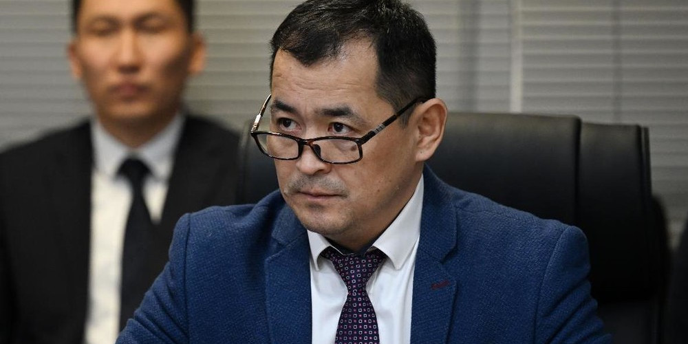 Чечейбаев: Мындан ары жаңы курулган ооруканалардын жанына дарыгерлер үчүн кызматтык турак жай курулат