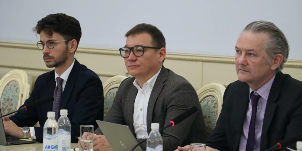 Бакыт Сыдыков Кыргызстандын суверендүү рейтингин кайра кароо алкагында Moody’s агенттигинин аналитиктери менен жолугушуу өткөрдү