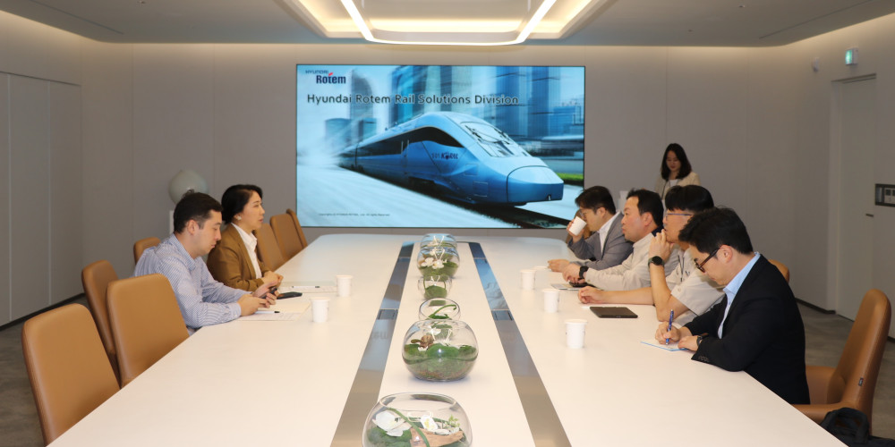 Элчи Аида Исмаилова «Hyundai Rotem» компаниясына барды