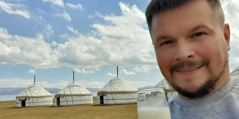 Сергей Глуховеров: Мен адамдар “Кыргызстан” дегенди угуп, укмуштуудай “Салбуурун” фестивалын эстешин каалайм