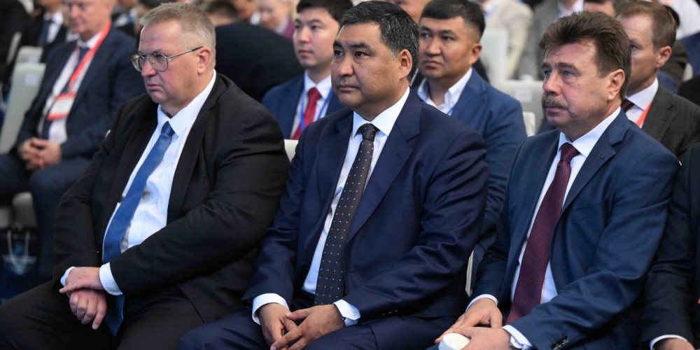 Данияр Амангельдиев Чолпон-Ата шаарында VII кыргыз-орус экономикалык форумун ачты
