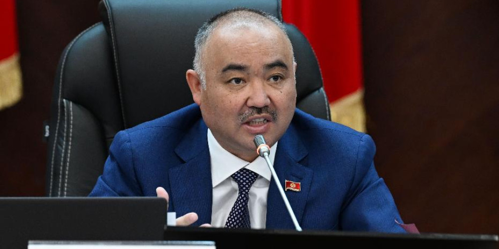 Спикер “бузуку саясатчы сөрөйлөргө” кайрылды: Жеңилип калган адамдардын жеңген адамдарга айткан сыны негизсиз
