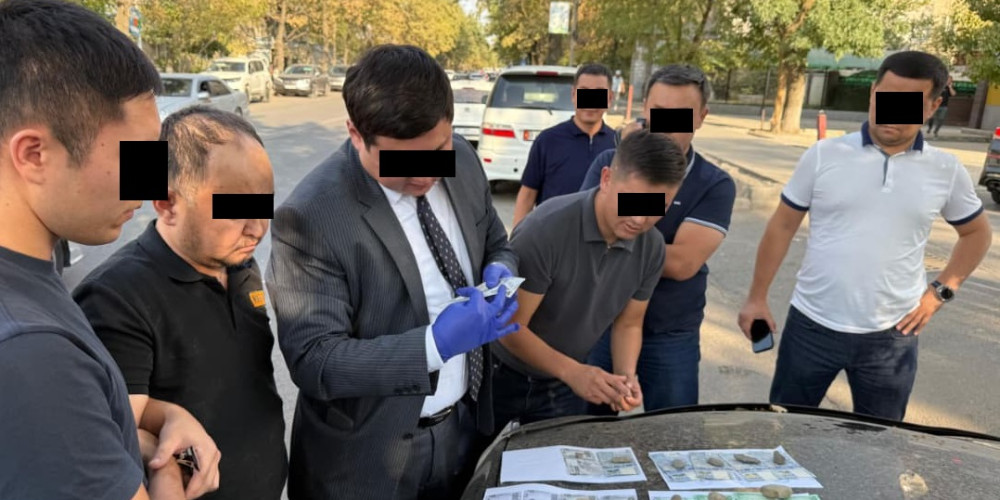 Бишкекте 35 миң сом алып жаткан жеринен юстициянын капитаны кармалды 