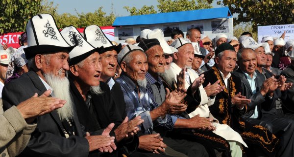 Кыргызстанда «Улгайган жарандарга көңүл буруу жана камкордук» айлыгы башталды
