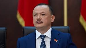 Примов “кайрадан шайланып келсек, толук кандуу парламент болуп ишенимдүү отурабыз” дейт