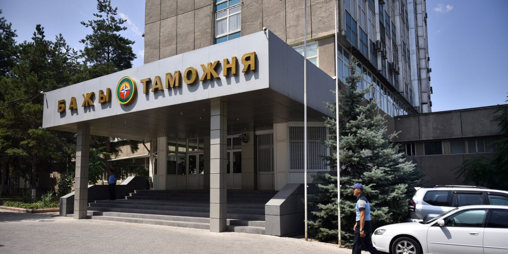 Мамлекеттик бажы кызматы электромобилдерди алымсыз ташып келүүнүн лимити жакындап калганын маалымдайт