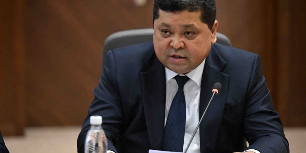 Тынчтык Шайназаров Жогорку Кеңешке депутаттыкка талапкер болууну каалаган жарандарды документтерди тапшырууну тездетүүгө чакырды
