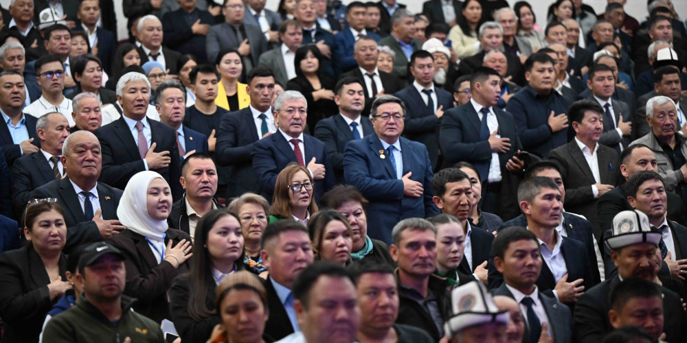 Адылбек Касымалиев агроөнөр жай комплексинин кызматкерлеринин күнүнө карата иш-чарага катышты
