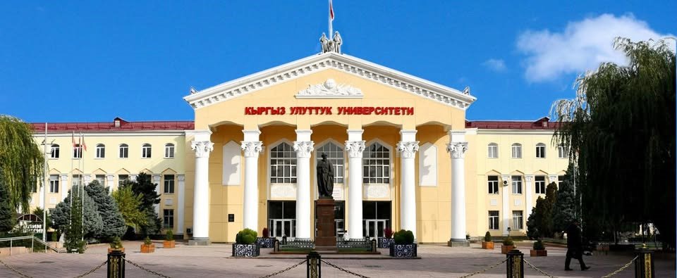 Улуттук университетти III даражадагы “Манас” ордени менен сыйлоо