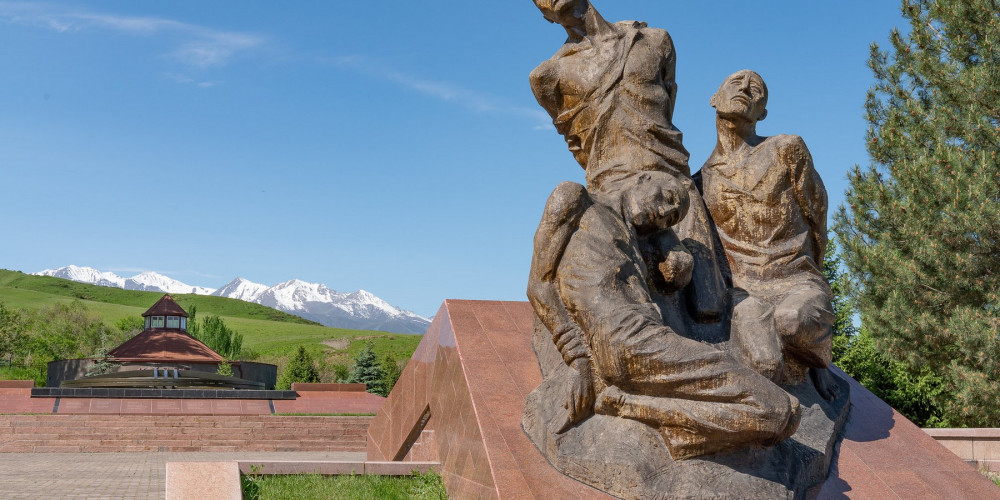 Ата-Бейит: Кыргызстан калкынын эскерүү жайы