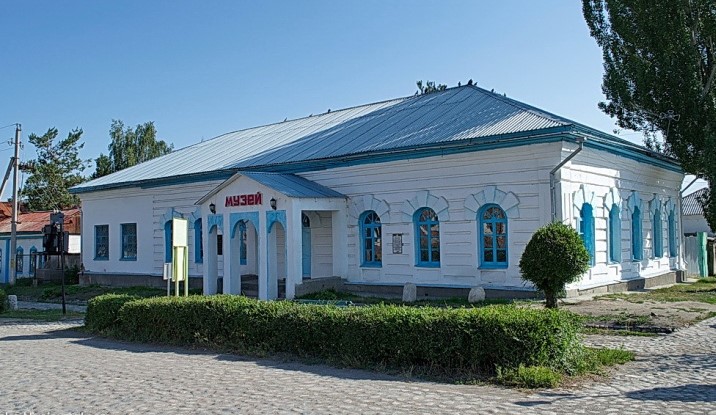 В Караколе открылась необычная выставка о женщинах-мачеводах
