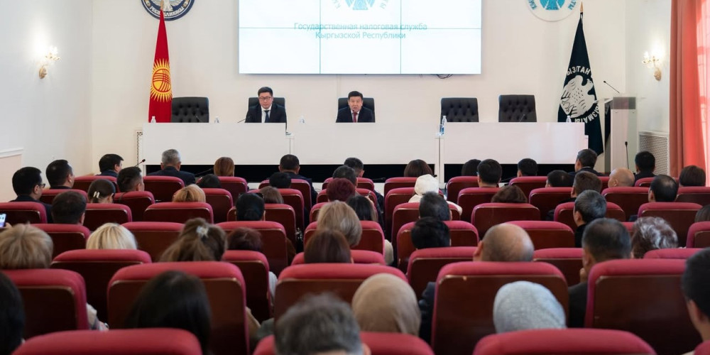 Салык кызматында ишкерлер менен жолугушуу өттү. Эмнелер жөнүндө сөз болду?