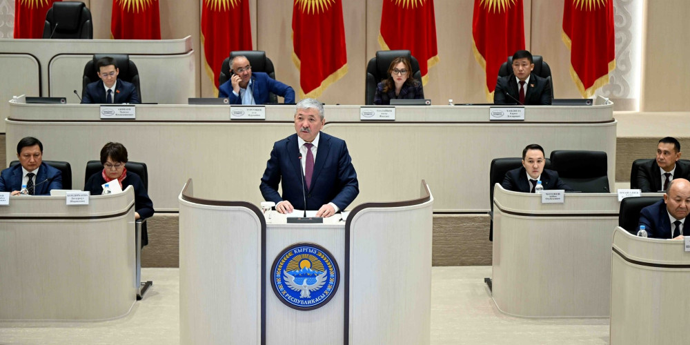 Кыргызстанда 2026-жылдын 1-апрелинен тарта бюджеттик чөйрөдөгү кызматкерлердин эмгек акысы көтөрүлөт