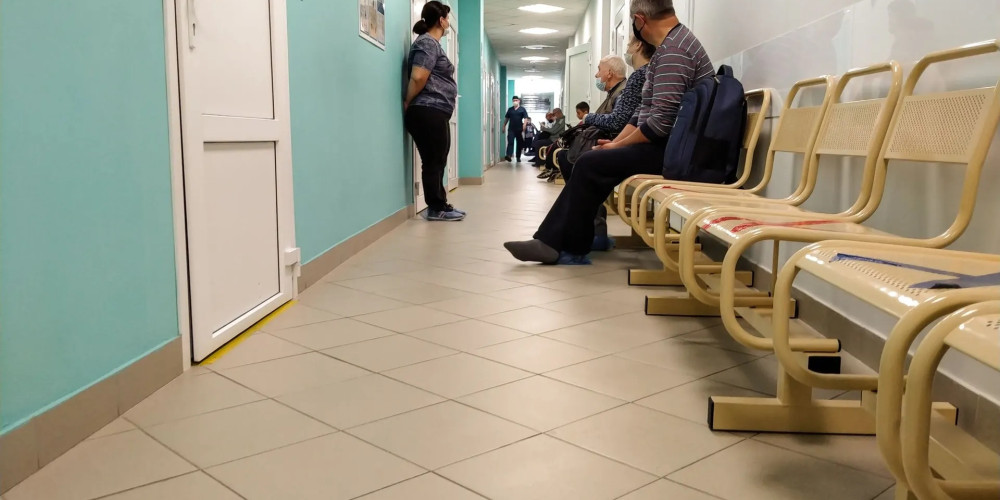 В России предложили новые правила медосмотров для иностранцев и наказание за фальшивые документы