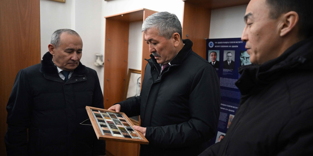 Адылбек Касымалиев Илимдер академиясынын Геология институтунун ишмердүүлүгү менен таанышты