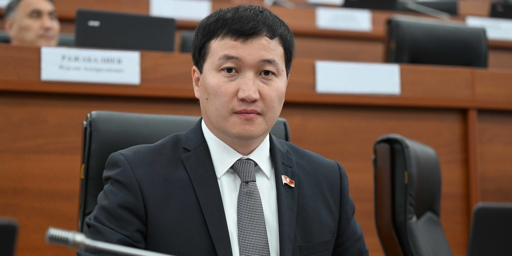 Самаков КР Адвокатурасын сынга алды: Адвокаттардан мүчөлүк акы чогултуп, “сен жарайсың, сен жарабайсың” дегенден башка эмне иш кыласыңар? 