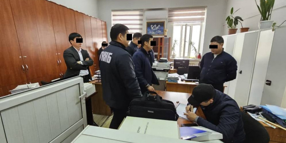 Ош облустук административдик сотунун үч кызматкери кармалды