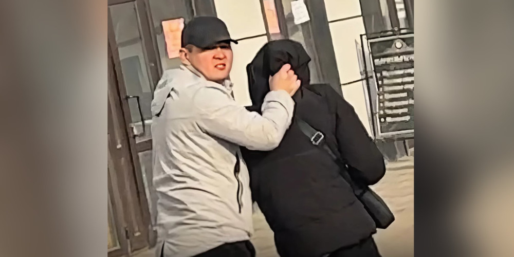 Мужчина избил ребенка в столичном автобусе за то, что тот «широко расставил ноги»