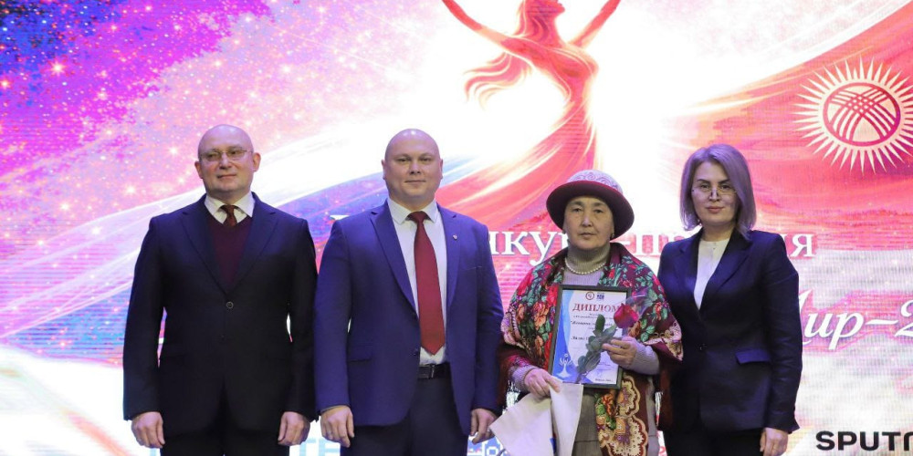 В Оше наградили победительниц VI международного конкурса «Женщина, меняющая мир»
