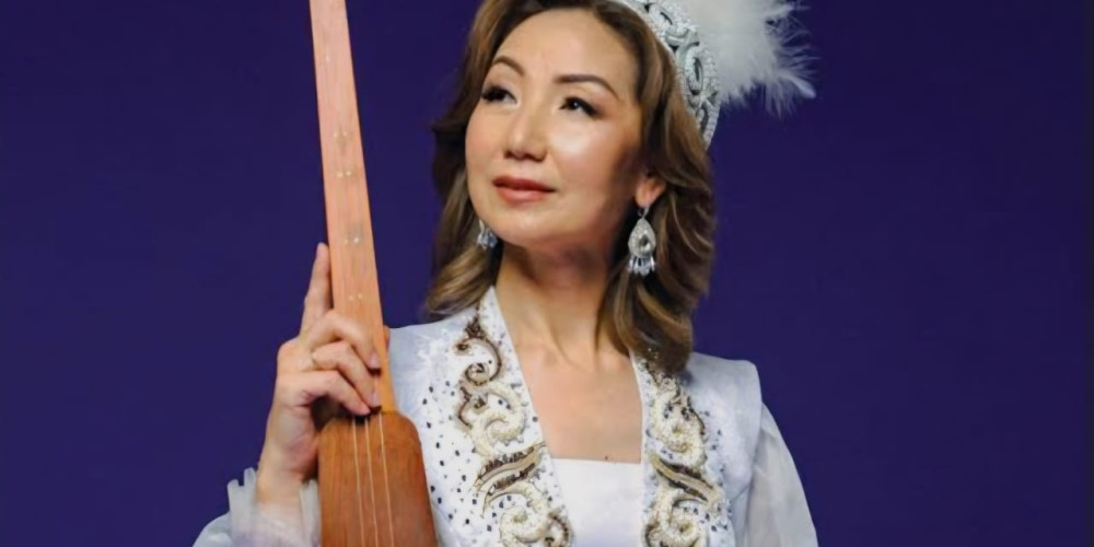 Ырчы Эллада Асылбекова: «Комуз кармаган сайын кыргыз экенимди терең сезем»
