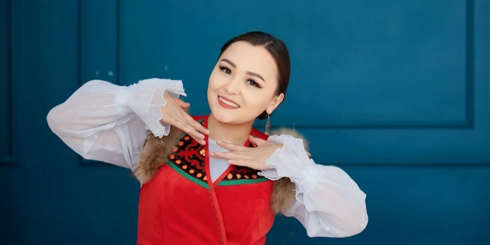Русланбек кызы Табихат, “Кыргыз руху” ансамблинин ырчысы: Жаштар улуттук баалуулуктарды, салттуу музыканы түшүнө баштады