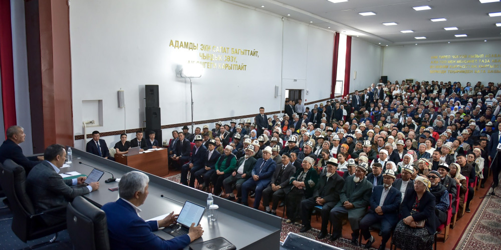 Президент Кара-Суу районунун тургундарынын суроолоруна жооп берди