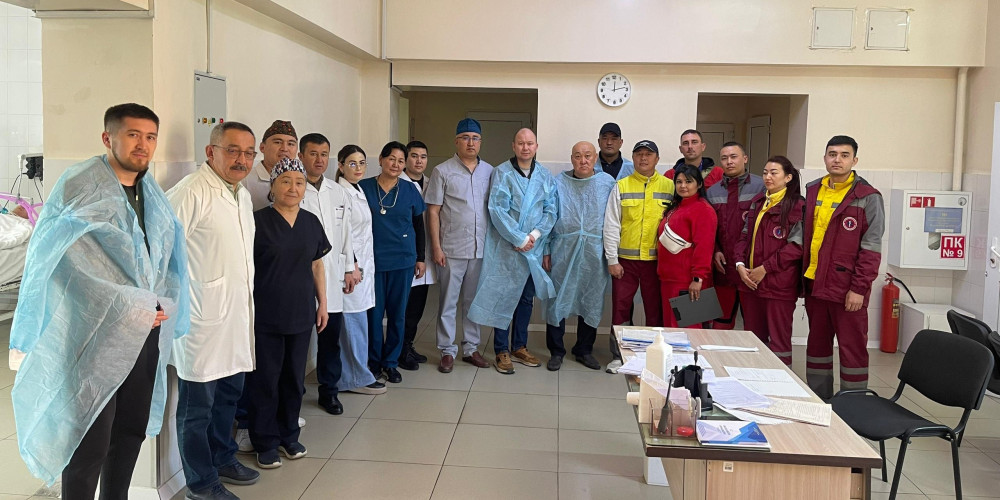 Пограничника после тяжелого ДТП в Лейлеке эвакуировали в Бишкек санитарной авиацией
