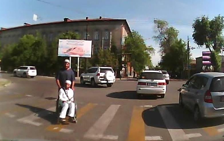 Попрошаек-иностранцев будут выдворять из Кыргызстана