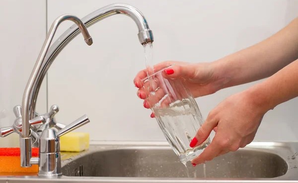Летом потребление воды в Бишкеке вырастает на 25%: власти связывают это с нерациональным использованием