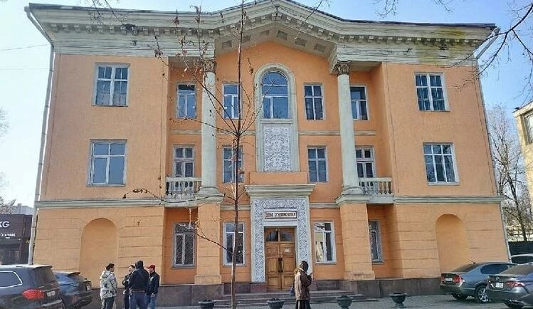 Сот "Сүрөтчүлөр үйү" маселесинде Бишкек мэриясын колдоду