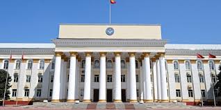 Один документ вместо нескольких: в Кыргызстане ввели единое разрешение для иностранцев