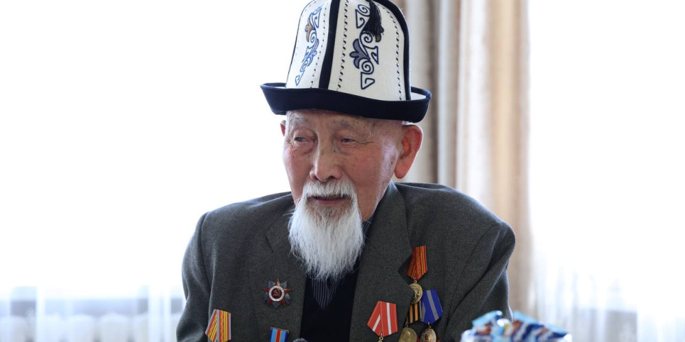102-летнего ветерана Великой Отечественной войны Аспека Джумашева поздравили с Днем Победы