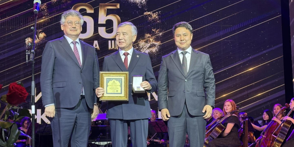 «Эламан» и путь длиной в жизнь: в Бишкеке торжественно отметили 65-летие Ибрагима Жунусова