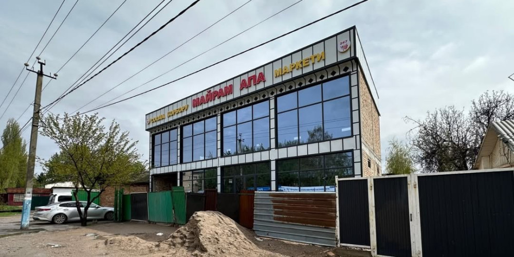 В Таласе выявили самовольные постройки гостевого дома и магазина
