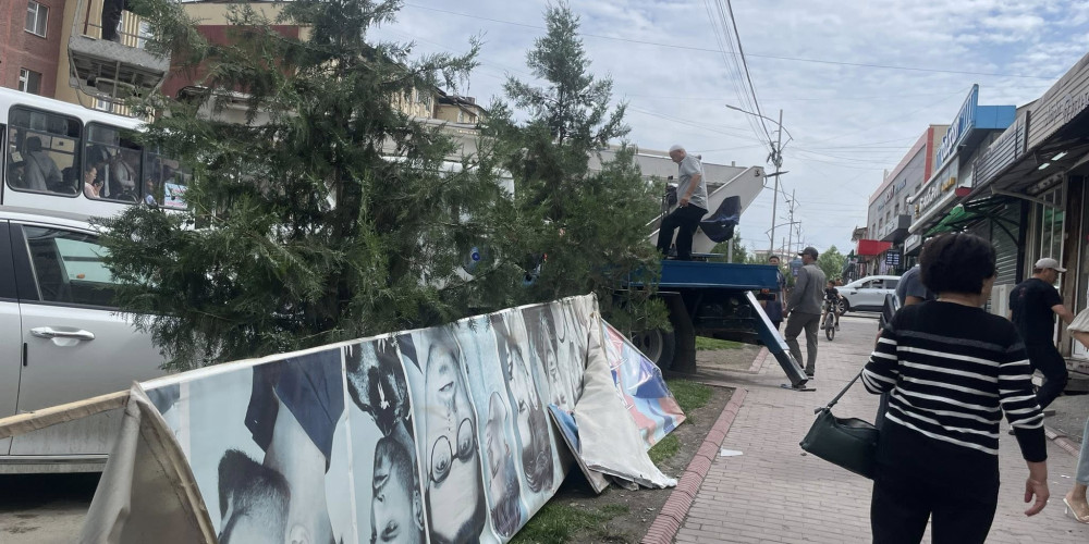 В Оше продолжается приведение наружной рекламы к требованиям закона о госязыке