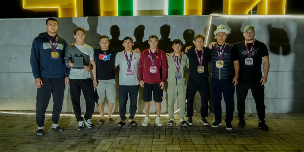Кыргызстанские спортсмены вернулись с чемпионата Азии по спортивной борьбе