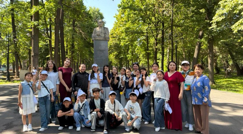 Делегация детей из Монголии посетила культурные достопримечательности Бишкека