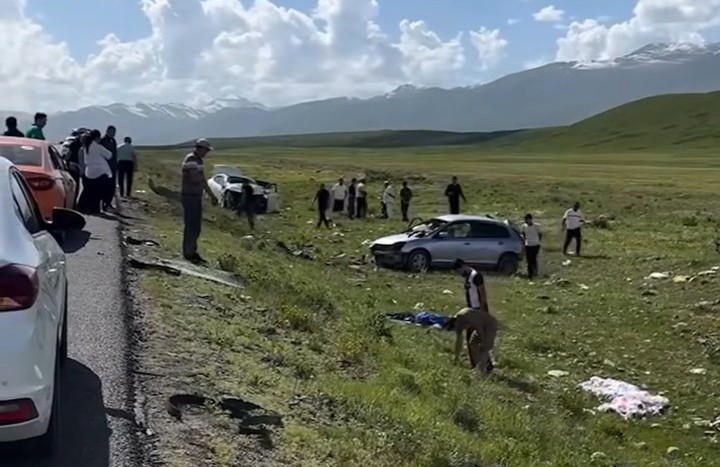 В ДТП в Суусамыре погибли трое детей: водитель выехал на встречную полосу