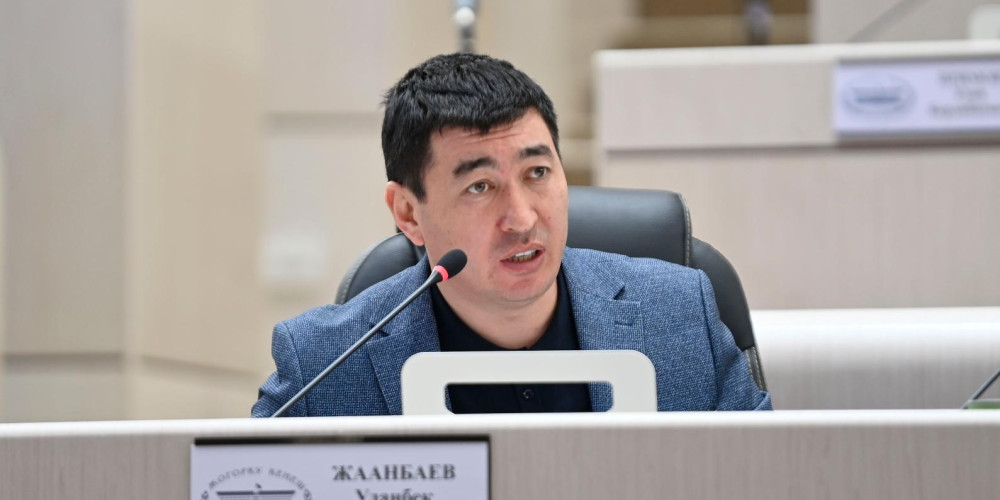 Жаанбаев напомнил, что депутаты не являются врагами Кабинета Министров 