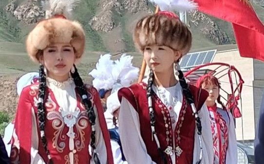 Риза Дүйшөн кызы, кытайлык кыргыз кызы: «Кыргызстан биз ойлогондон да сонун жер экен»