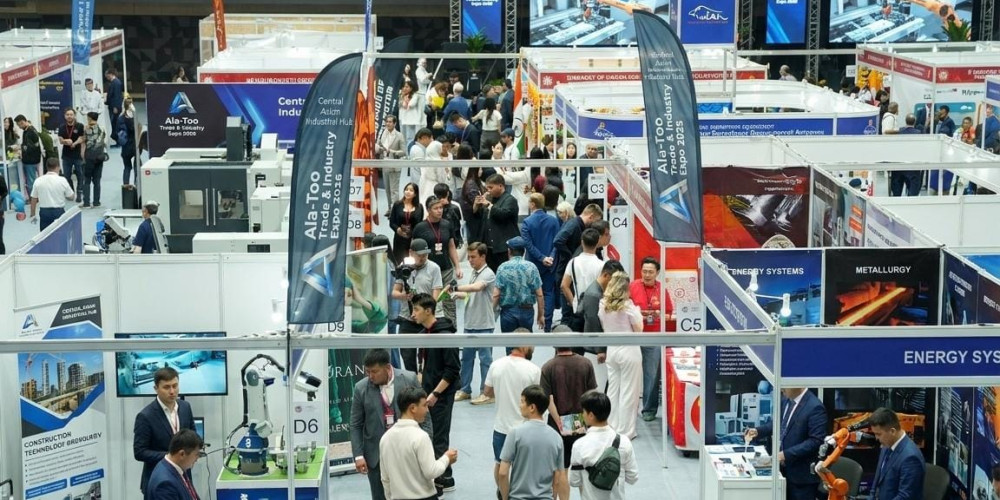 В Бишкеке на выставке Ala-Too Trade & Industry Expo 2026 представлены российские КамАЗы и вертолёты