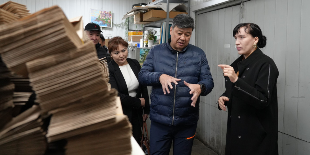 Төрөбаев кагаз пакеттерди чыгаруучу ишканасынын базасында көчмө жыйын өткөрдү