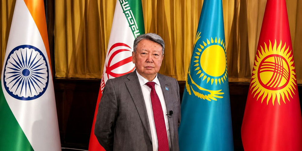 Бахыт Рустемов: “Саясий карта чек аралар менен бөлүнөт, а руханий мейкиндик ажырагыс”