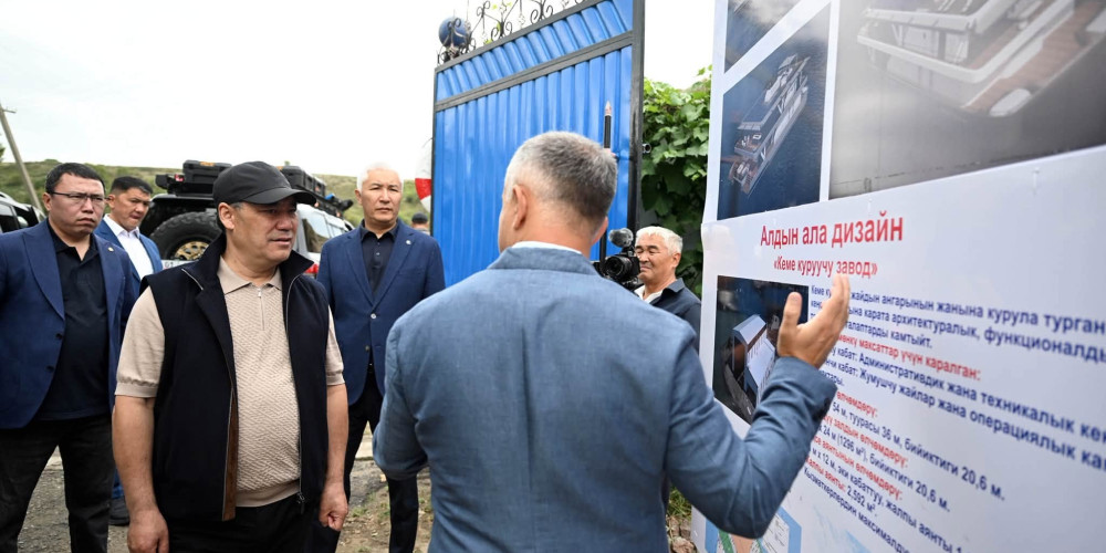 Президенту показали, какие суда будут строить на Иссык-Куле
