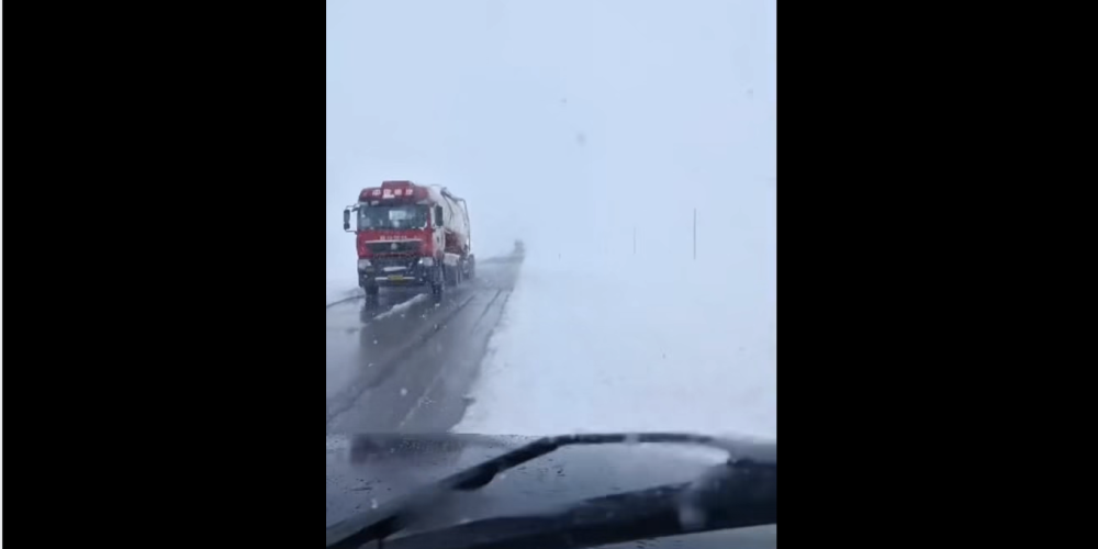 На трассе Балыкчы – Нарын – Торугарт выпало до 35 см снега